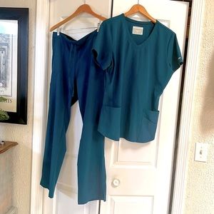 Sketchers scrub set Large